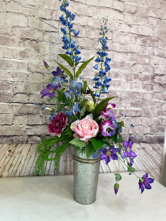 Garden bouquet arrangement