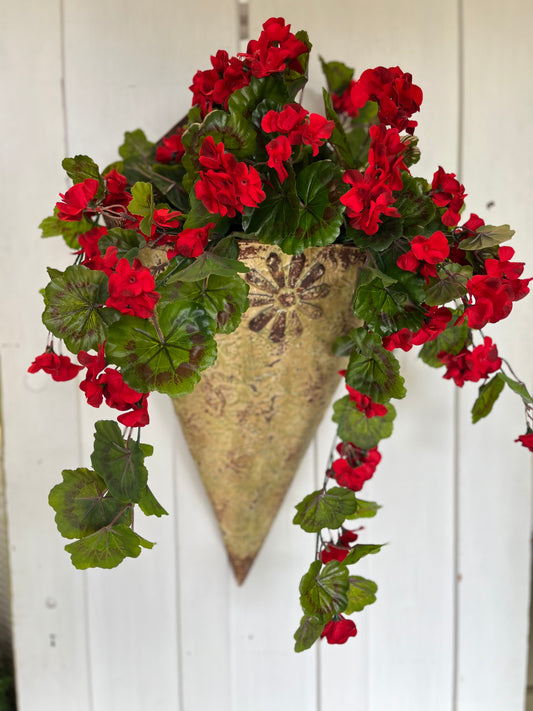 Geranium wall cone